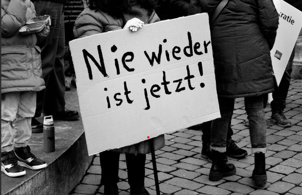 Nooit meer is nu! – Anti-Populista